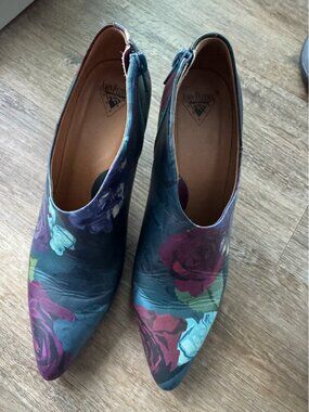 Fluevog:  Edie pump from The Poser family